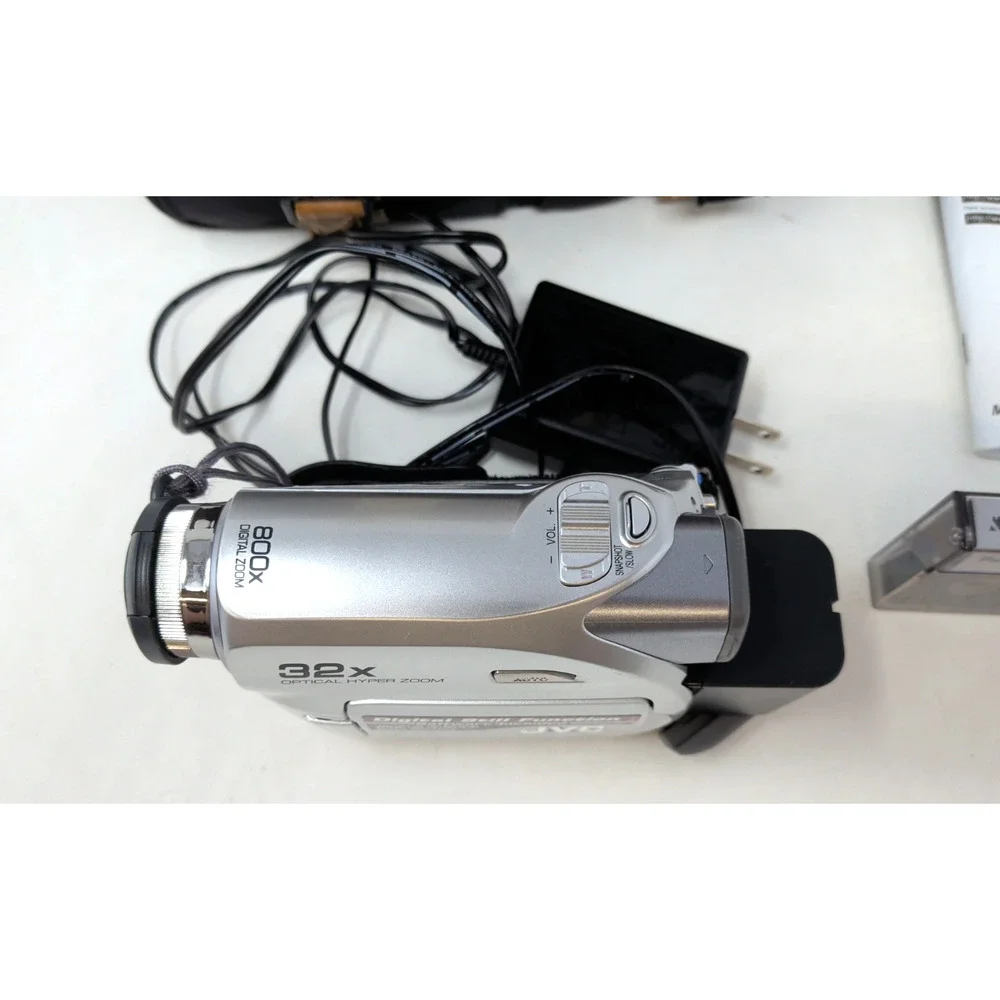 FOR PARTS JVC GR-D350U Digital Video Camera MINI-DV Camcorder w/Cord Charger
